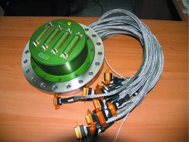Flange CF160 - Aluminium Insert - 4 x DSub 50 - wires