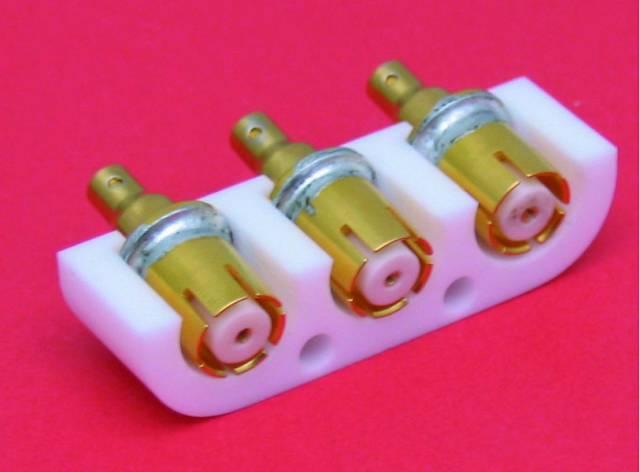 SPECIAL Feedthrough - Ceramic body - 3 x Coax Female pin