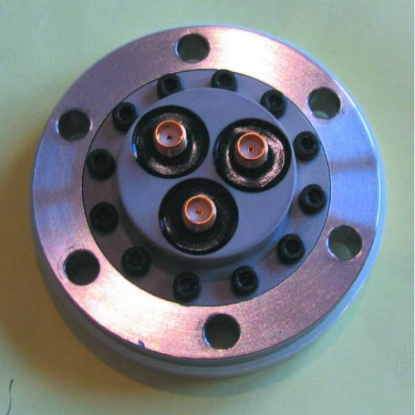 Flange CF40 - 3 x coaxial connector SMA