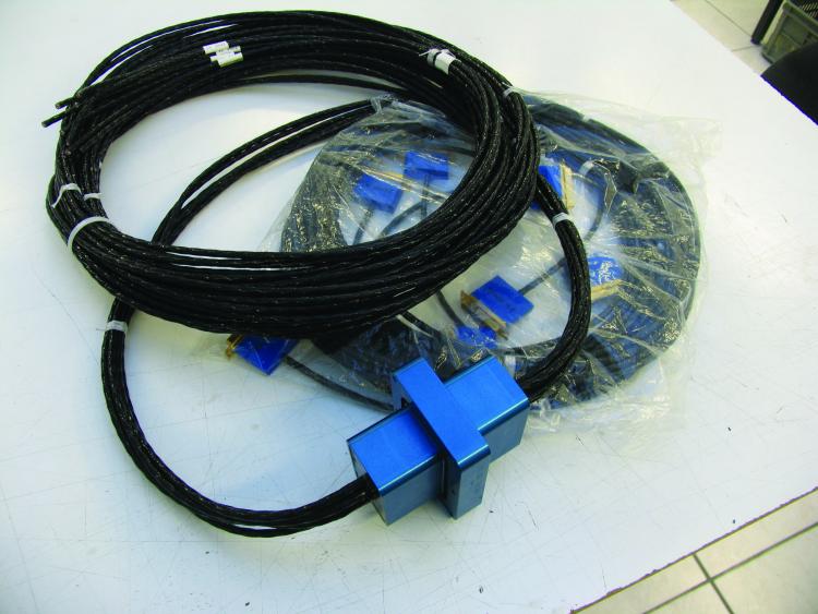 Wired rectangular feedthrough - 75 * AWG16